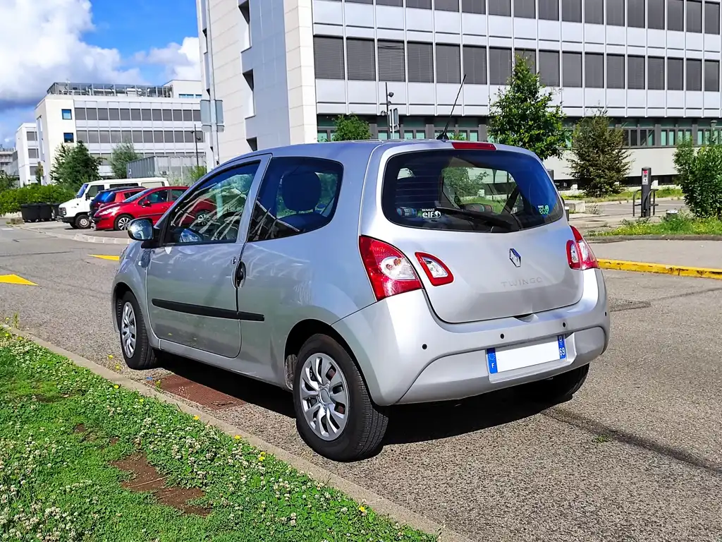 Twingo Villeurbanne Arriere Gauche 640 360
