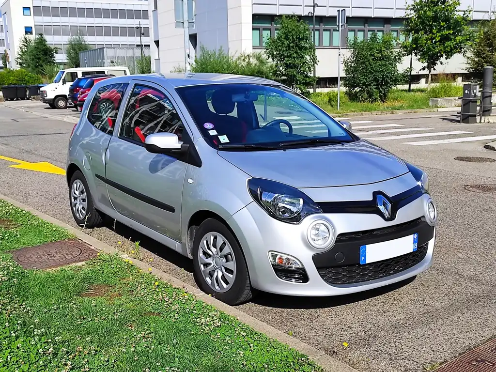 Twingo Villeurbanne Avant Droite 640 360