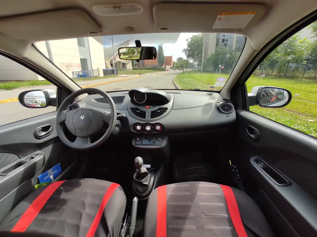 Twingo Villeurbanne Interieur Avant 640 360