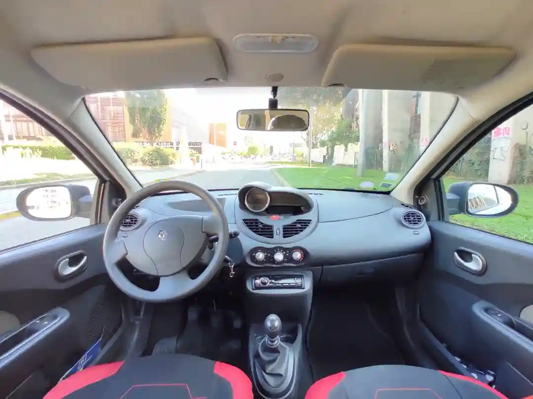 twingo-blanche-vue-interieur-avant-540 Twingo Blanche Vue Interieur Avant 540